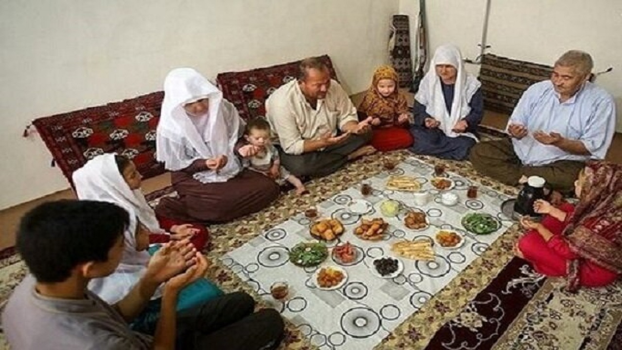 رمضان در میان ترکمن ها؛ از برگزاری مراسم آشتی‌کنان تا پخت و توزیع نان روغنی
