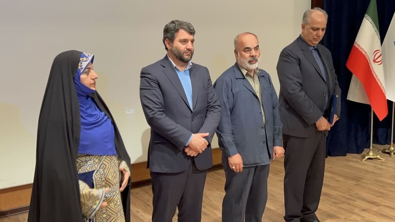 فعالیت مناطق آزاد باید بر پایه تولید و صادرات باشد
