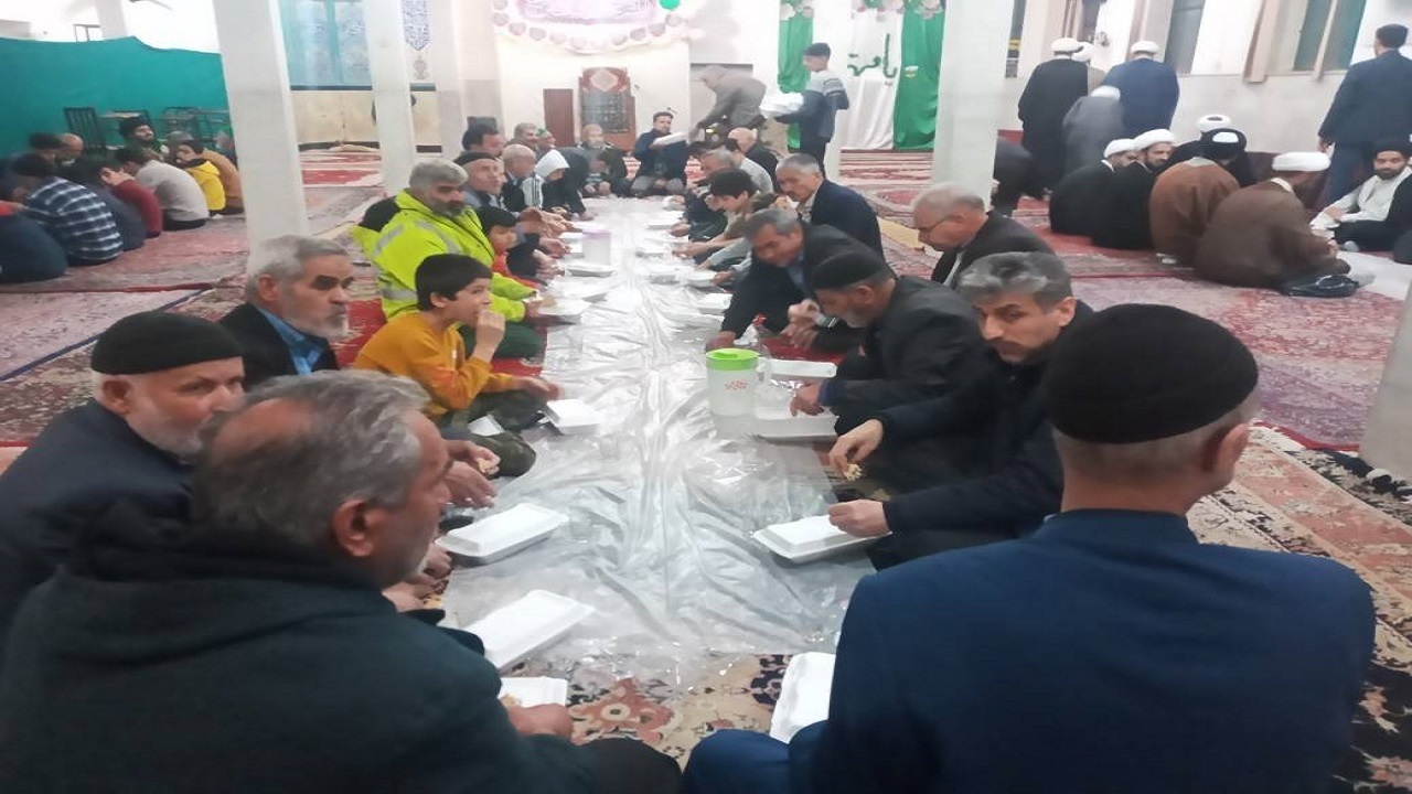 برپایی ضیافت افطاری در مسجد علی بن ابی طالب (ع) قم + تصاویر