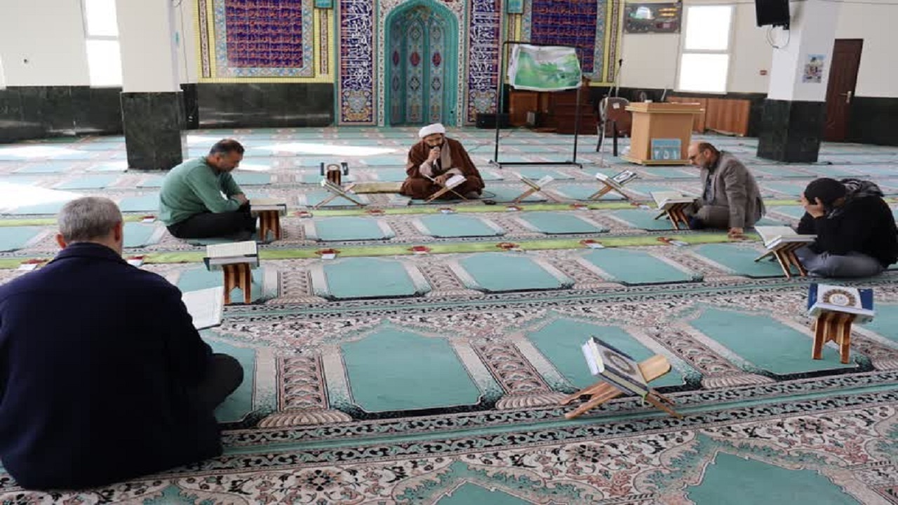 مراسم جزءخوانی قرآن کریم در دانشگاه صنعتی نوشیروانی بابل + تصاویر