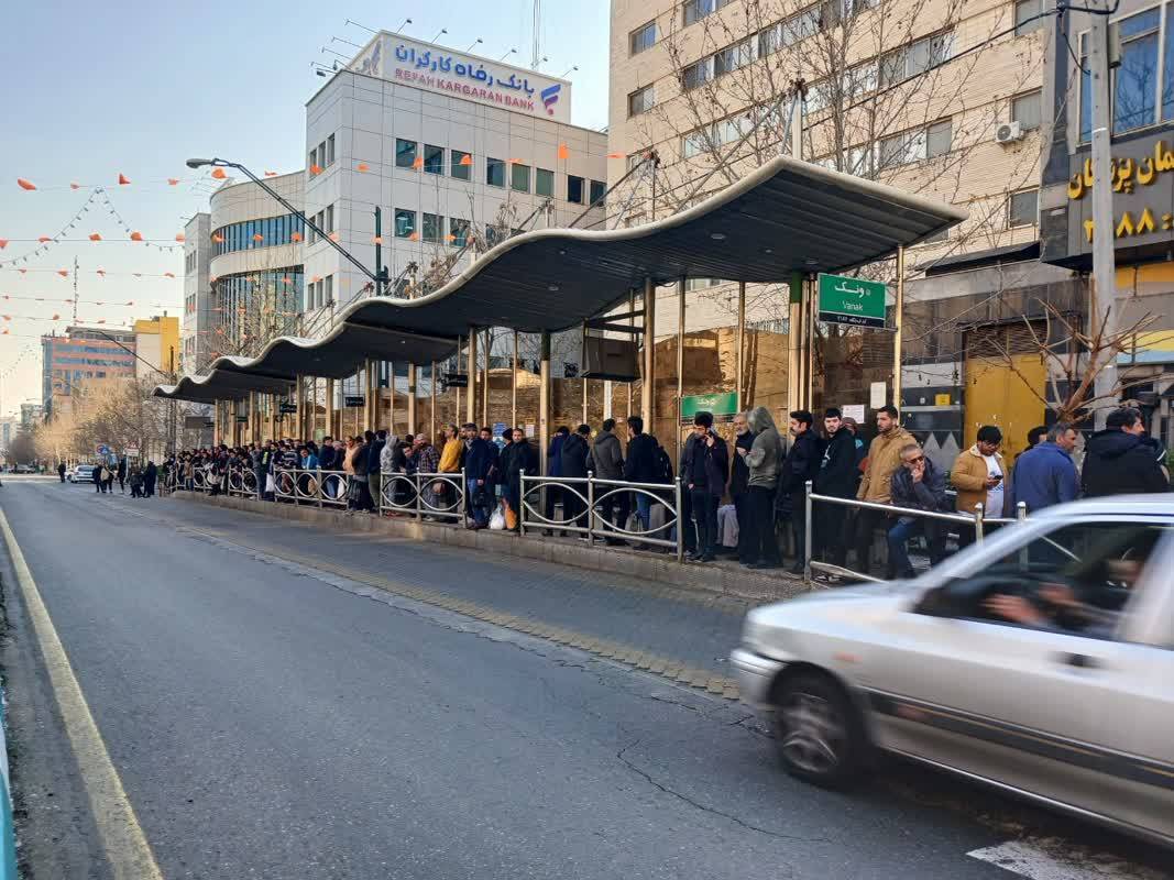 صف ایستگاه اتوبوس