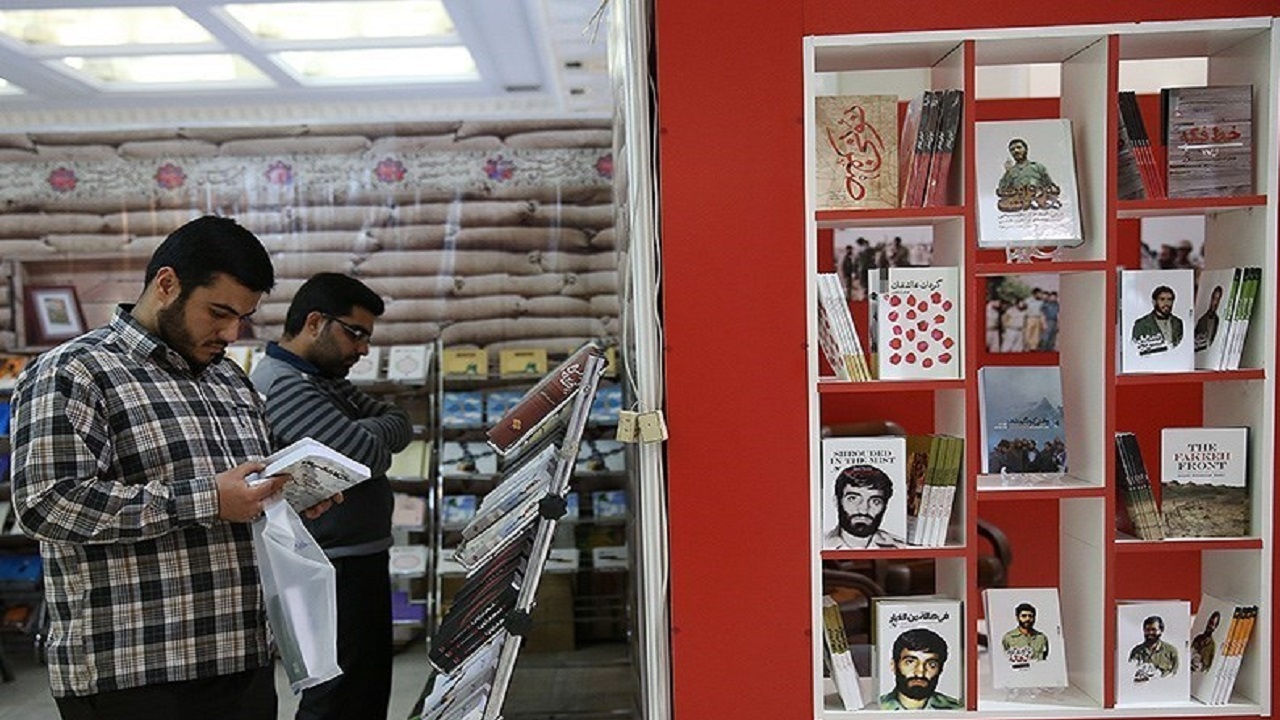 افتتاح نمایشگاه کتاب ایثار و شهادت در اردکان