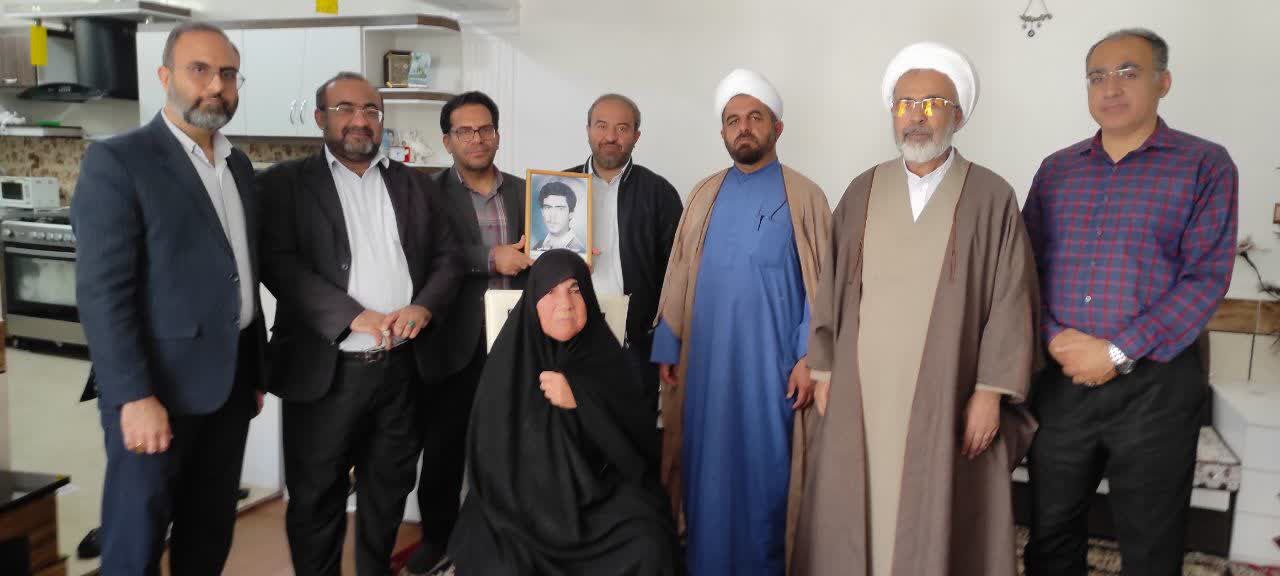 تجلیل از مادر شهید