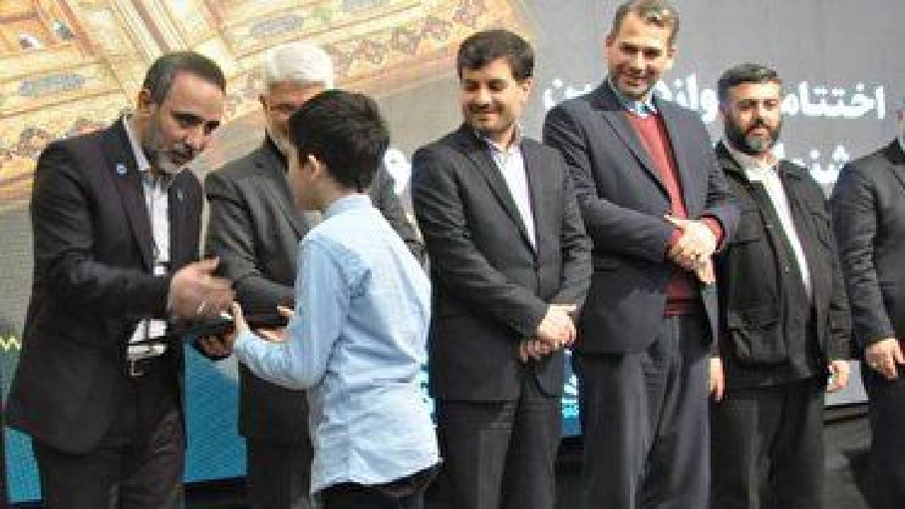 تجلیل از ۳۶ نفر از برگزیدگان دوازدهمین جشنواره کتابخوانی رضوی در رشت