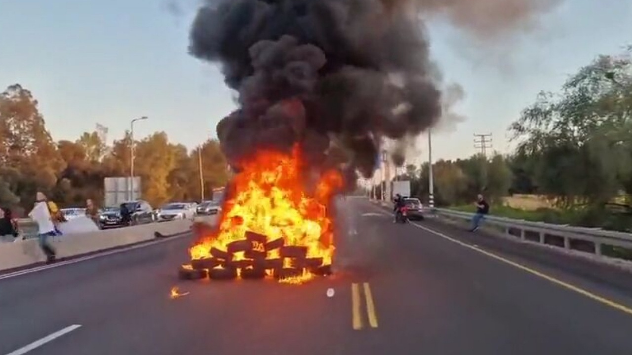 خانواده اسرای صهیونیست خیابانی را در تل‌آویو بستند/ زمین‌گیر شدن اشغالگران در خان‌یونس