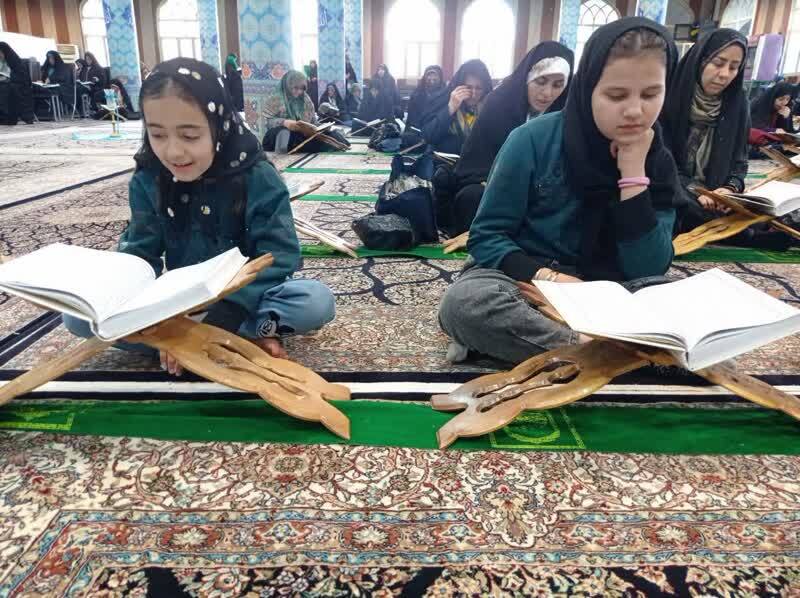 حضور دختران در مراسم قرائت قران