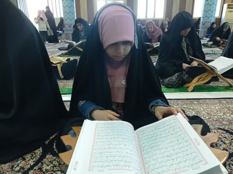 حضور دختران در مراسم ختم قرآن