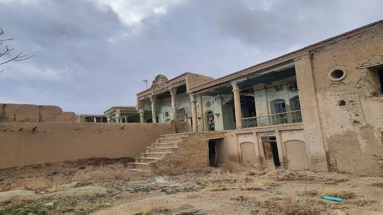 قلعه شجاع السلطنه روستای پرلوک همدان در آستانه تخریب