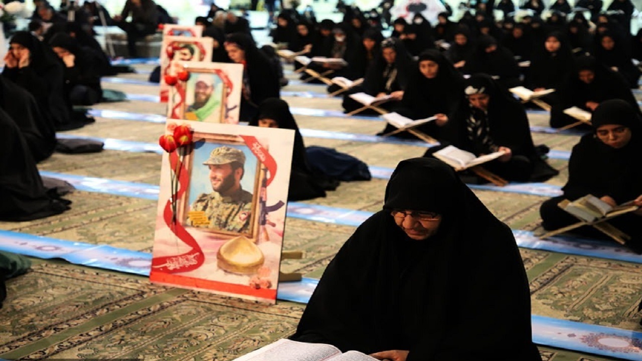 برگزاری محفل جزء خوانی قرآن در حسینیه امام (ره) همدان