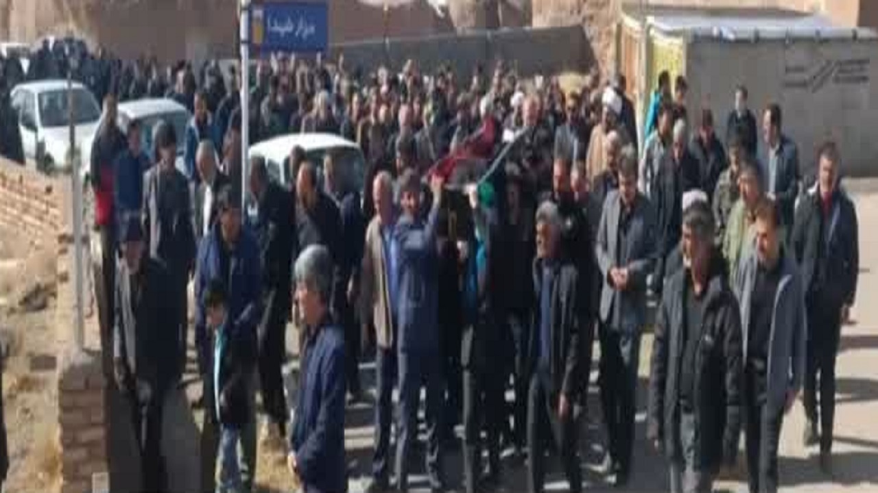 پیکر مادر شهید رمضانی در آیسک تشییع شد