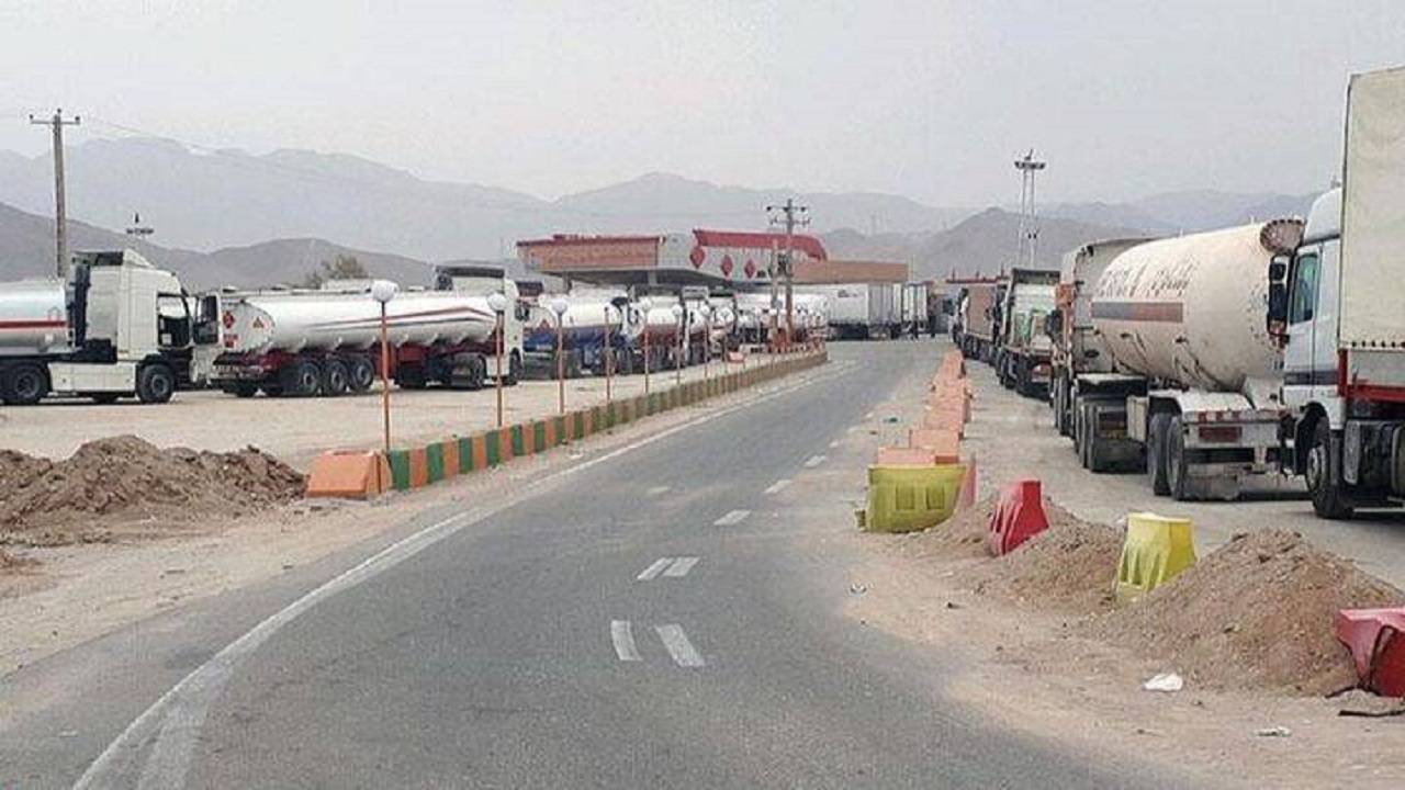 صف طولانی گازوئیل رانندگان خودرو‌های سنگین را به دردسر انداخت