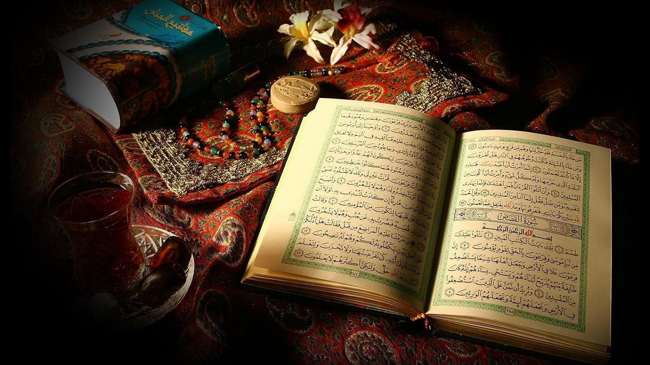 گوش دادن به آیات قرآن کریم چه آثاری دارد؟ + فیلم