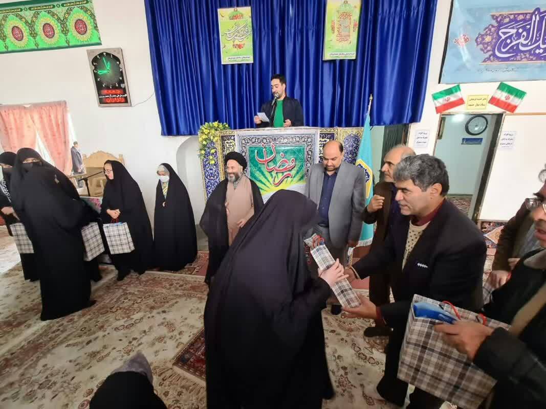 مراسم تجلیل از دانش آموزان رای اولی مراسم تجلیل از دانش آموزان رای اولی