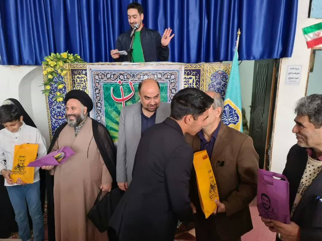 مراسم تجلیل از دانش آموزان رای اولی در فریمان + تصاویر مراسم تجلیل از دانش آموزان رای اولی در فریمان + تصاویر