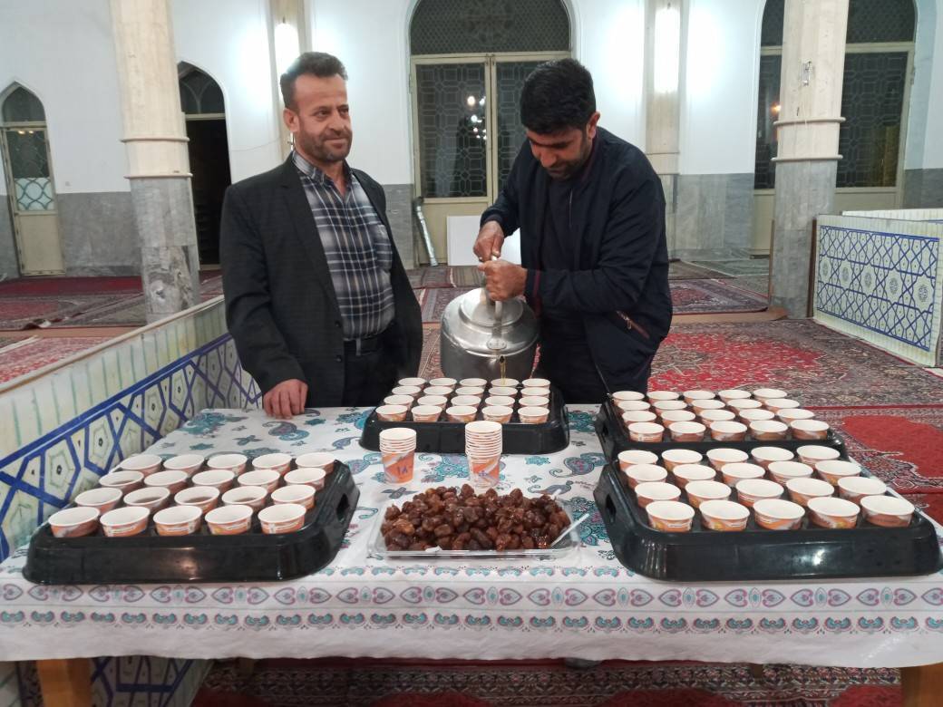 توزیع افطاری بین روزه داران