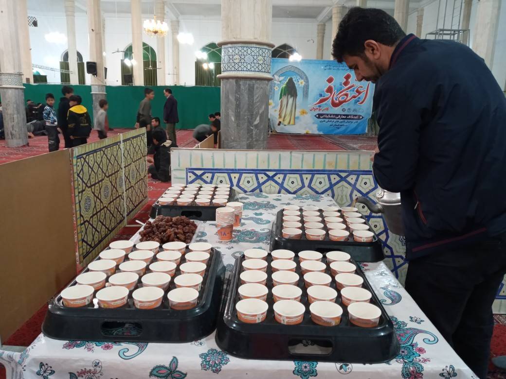پهن شدن سفره افطاری