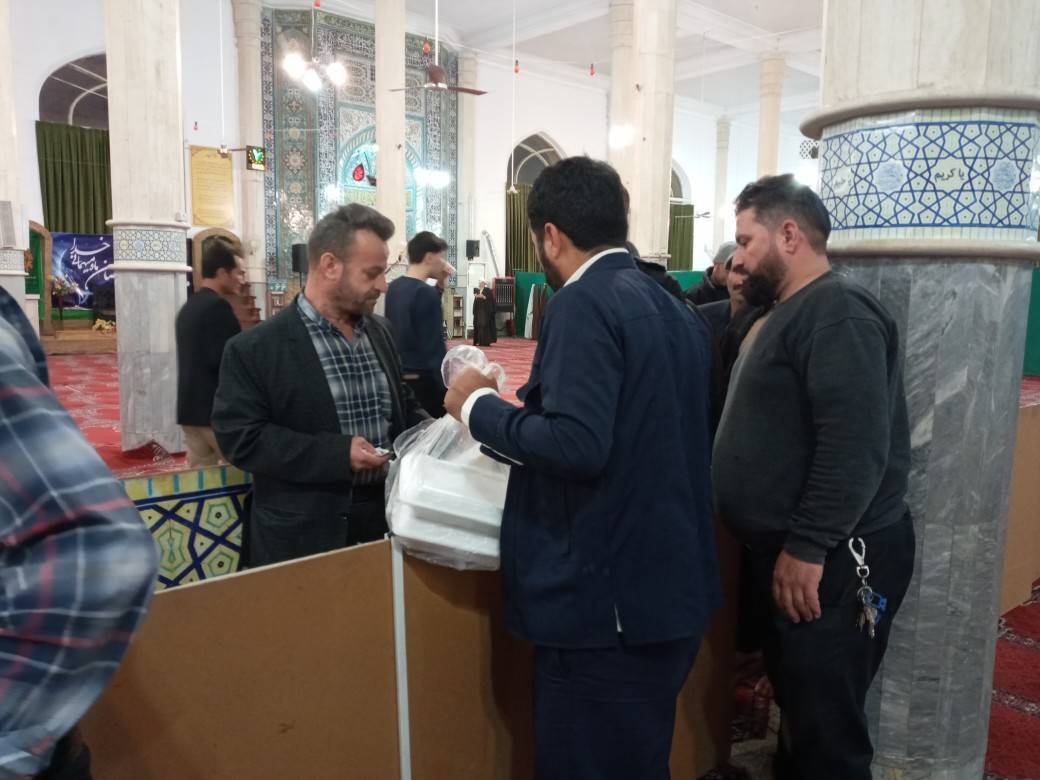 توزیع غذا بین روزه داران