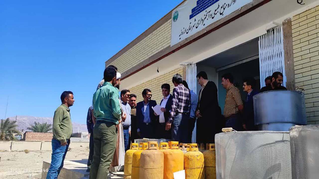 توزیع ۲۷ دستگاه تنور گازی بین عشایر ارزوئیه