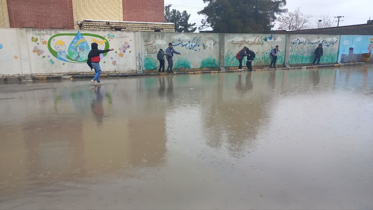 وضعیت مدرسه پس از بارش باران