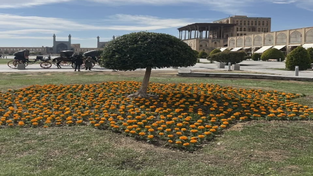 باز آفرینی فضای سبز میدان امام (ره) در آستانه نوروز