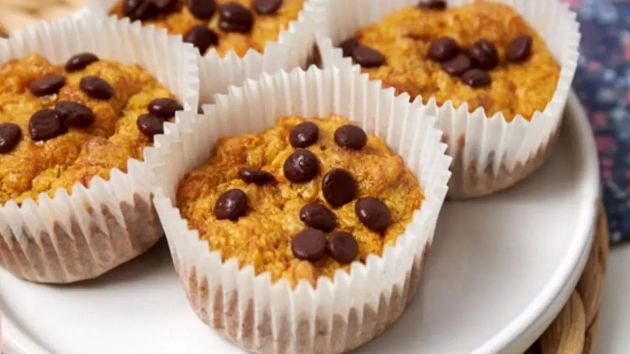 طرز تهیه لذیذترین کاپ کیک‌ هویج و دارچین + فیلم