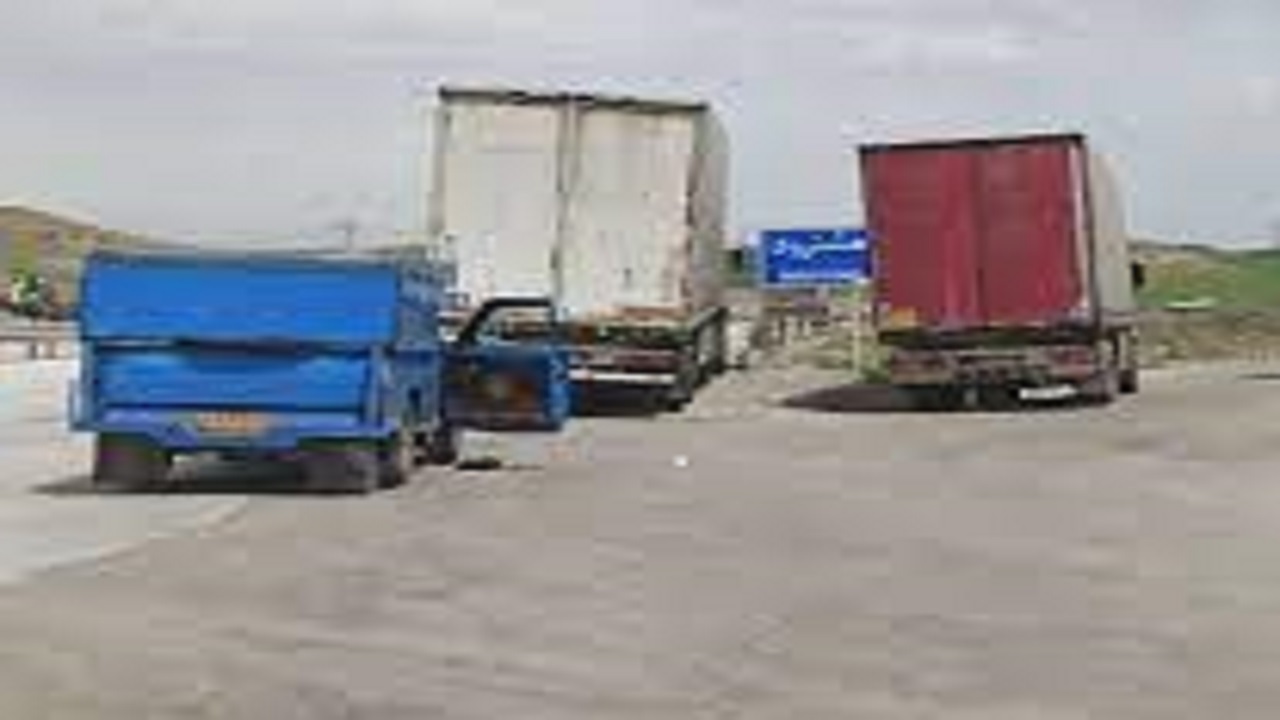 توقف ماشین‌های سنگین در ورودی روستای عزیزکندی هشترود