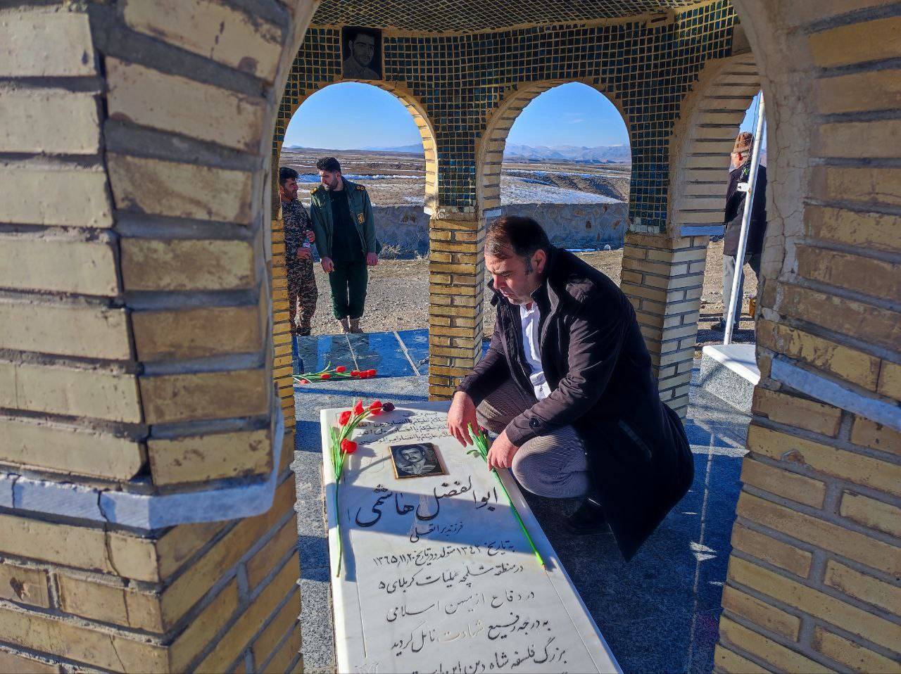 زیارت مزار شهید