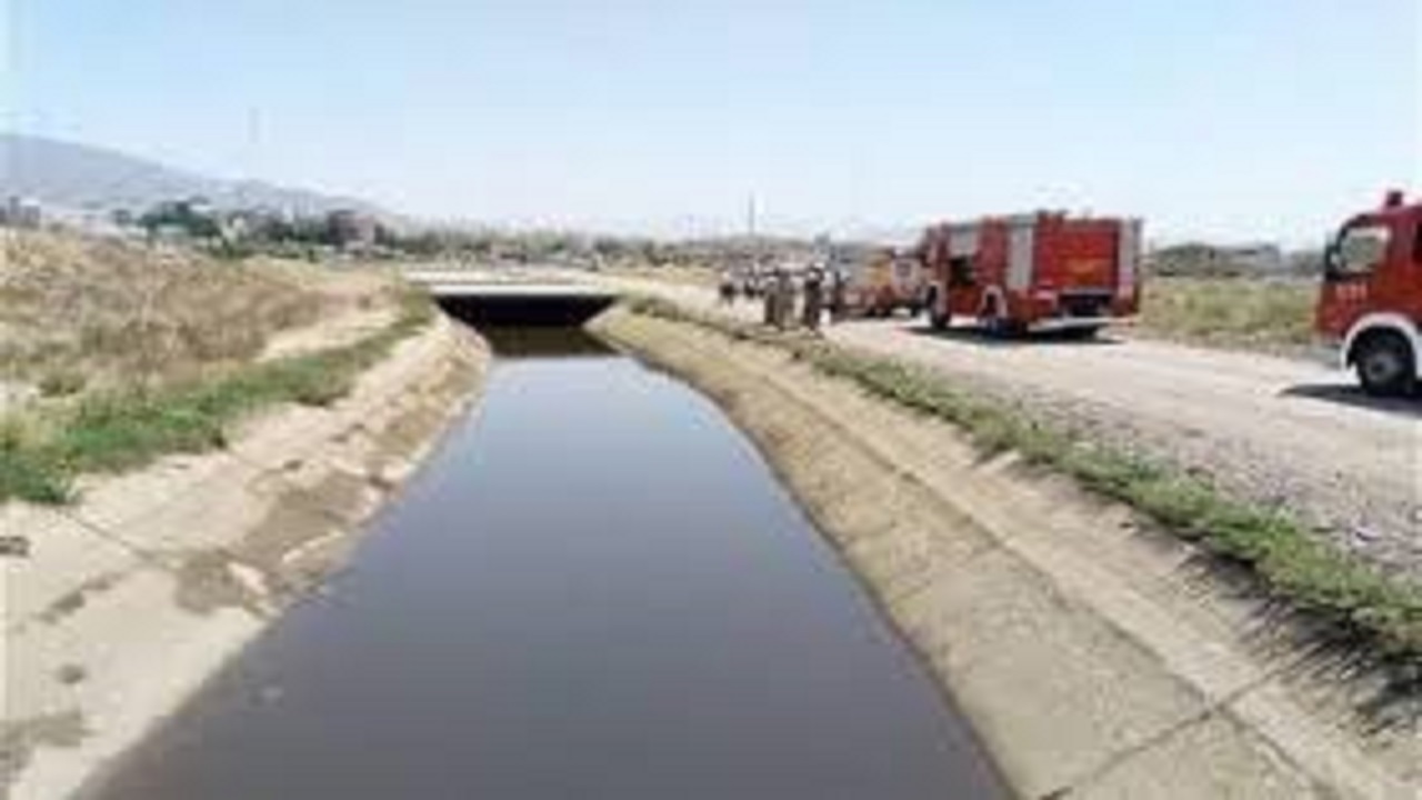 نگرانی رانندگان از وجود کانال بدون حفاظ در کنار جاده اراک - سلفچگان + تصویر