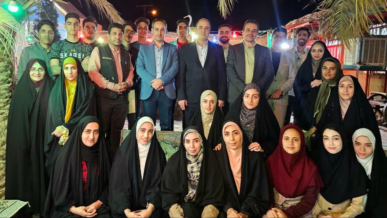 باکس خبری جوانه‌های بافق ۲ ساله شد/ رتبه اول بافق در تولید خبر‌های انتخاباتی + عکس
