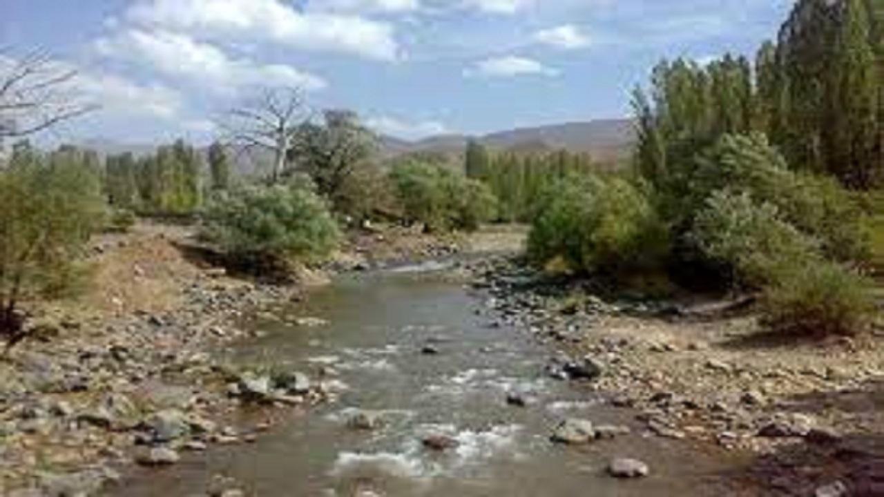 جان گرفتن رودخانه فصلی به لطف باران در روستای جوزاربکش + فیلم