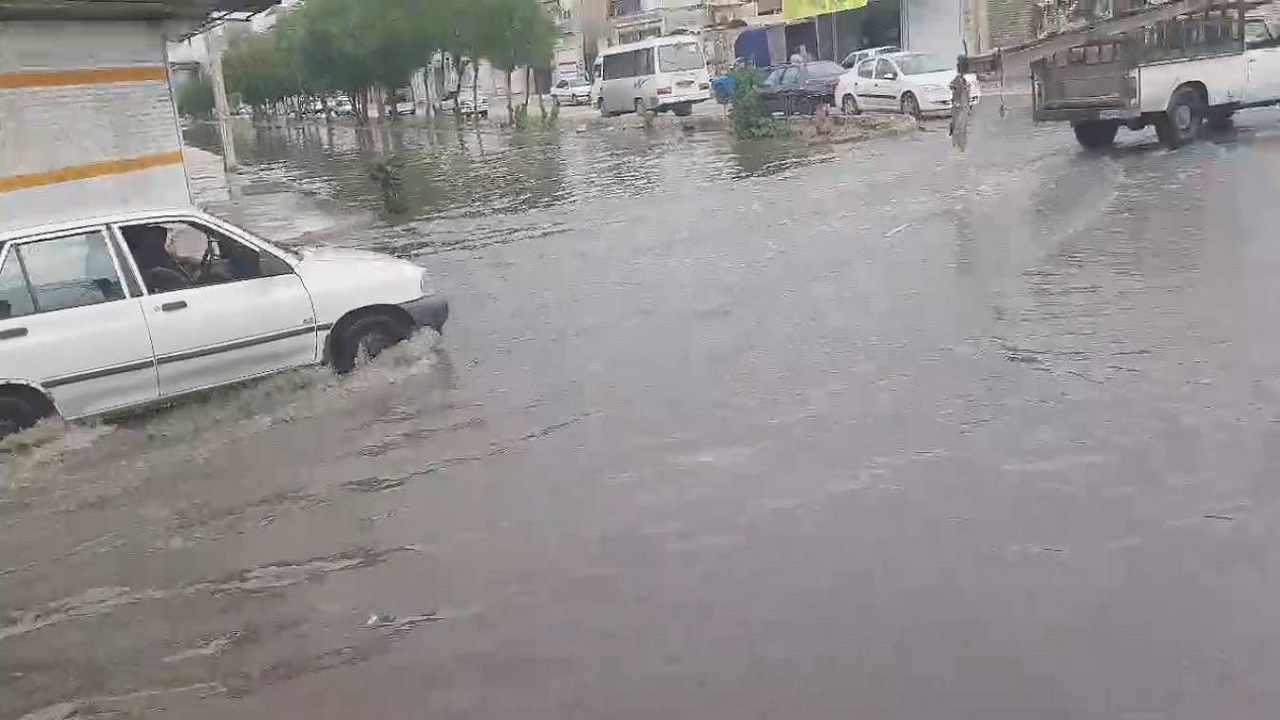 بارش بارش معابر بازارچه صدف اهواز را به دریاچه تبدیل کرد + فیلم
