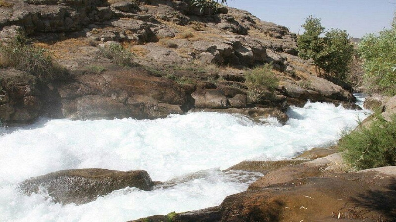 مردم از بستر رودخانه‌ها فاصله بگیرید