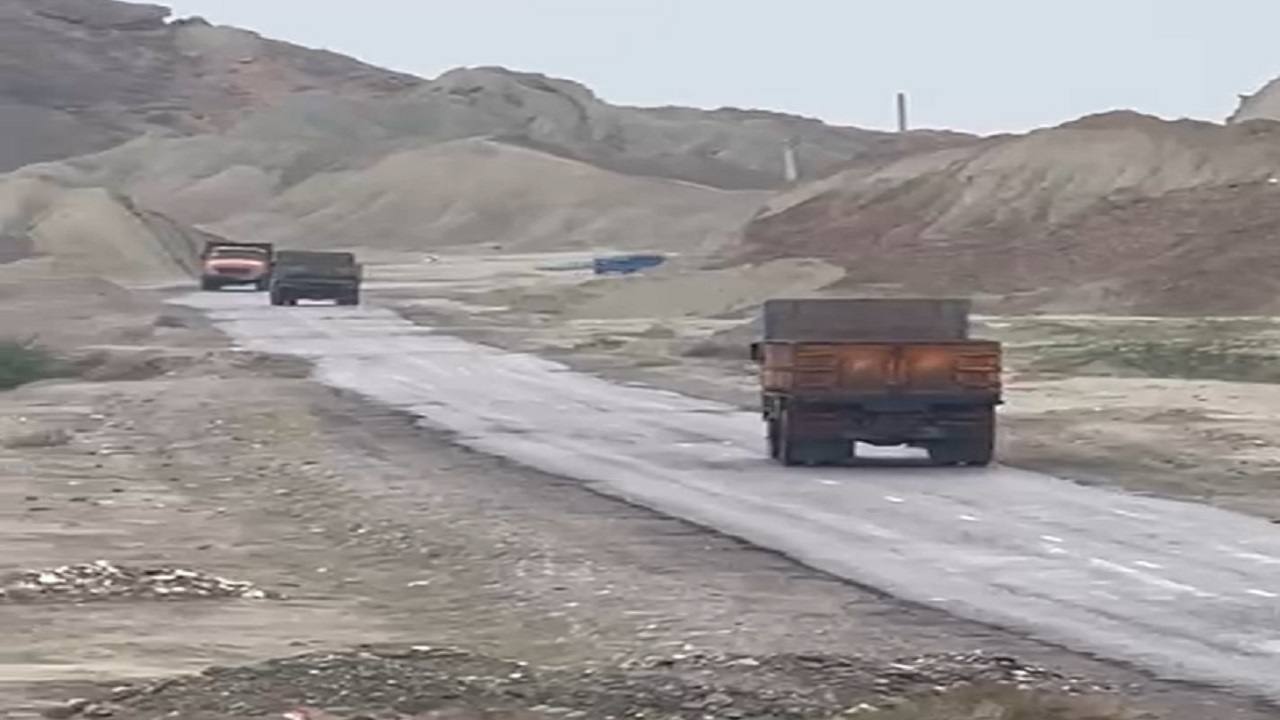 جاده فرسوده روستای سرزه نیازمند بهسازی است + فیلم