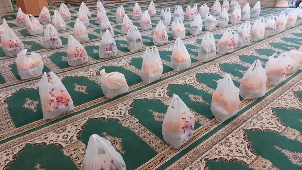 توزیع بسته‌های معیشتی مرزبانی فراجا به سیل‌زدگان
