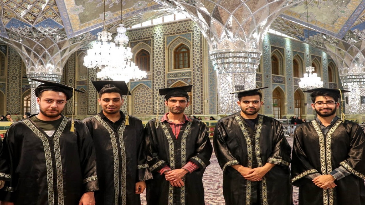 جشن دانش آموختگی دانشجویان خارجی در حرم رضوی