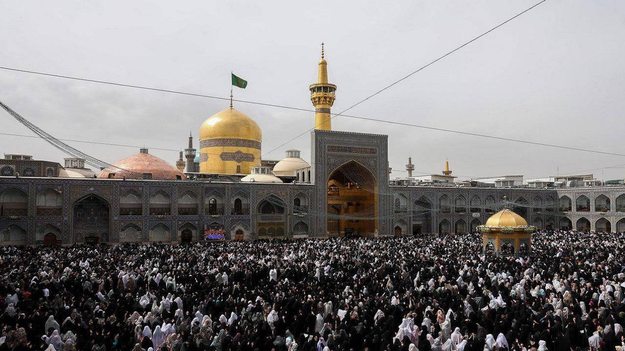 حال و هوای حرم امام رضا (ع) در ساعات پایانی سال ۱۴۰۲ + فیلم