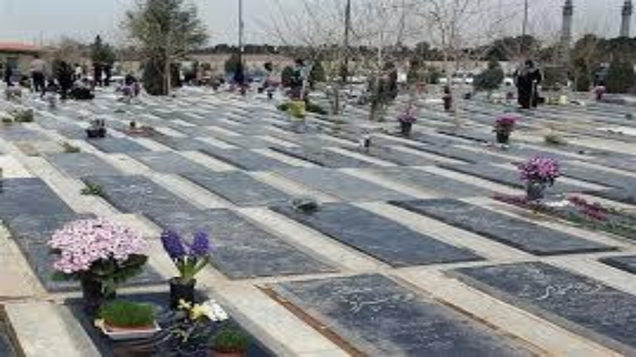 غبار روبی مزار شهدای لشکر فاطمیون + فیلم