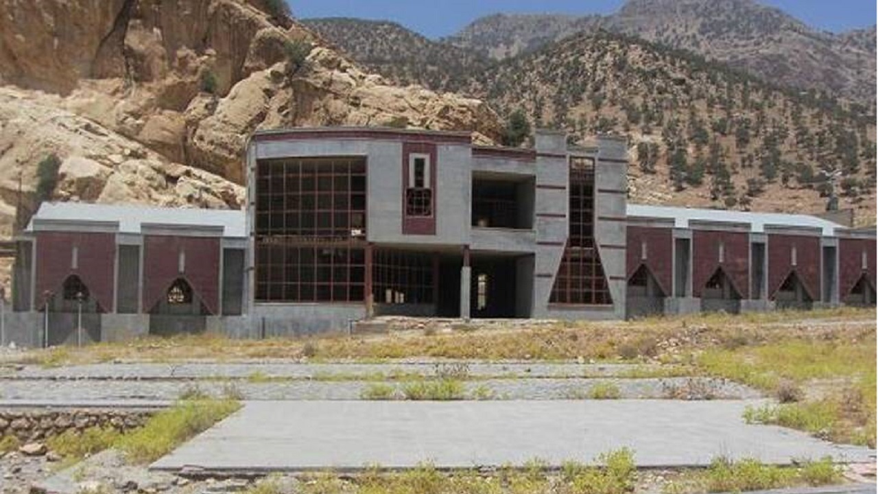 نیمه کاره ماندن چندین ساله پروژه فرهنگسرای ارغوان در ایلام