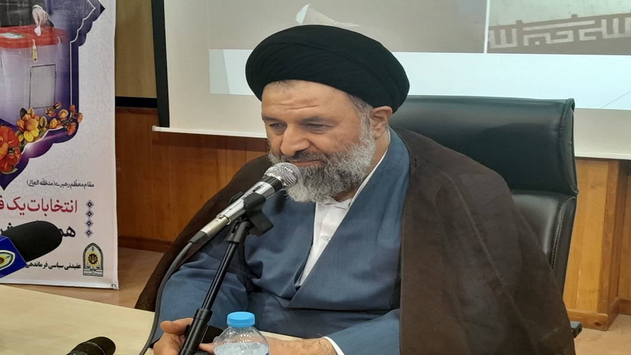 دشمنان با سیاست‌های دقیق و حساب شده قصد داشتند دین را از سیاست کنار بزنند