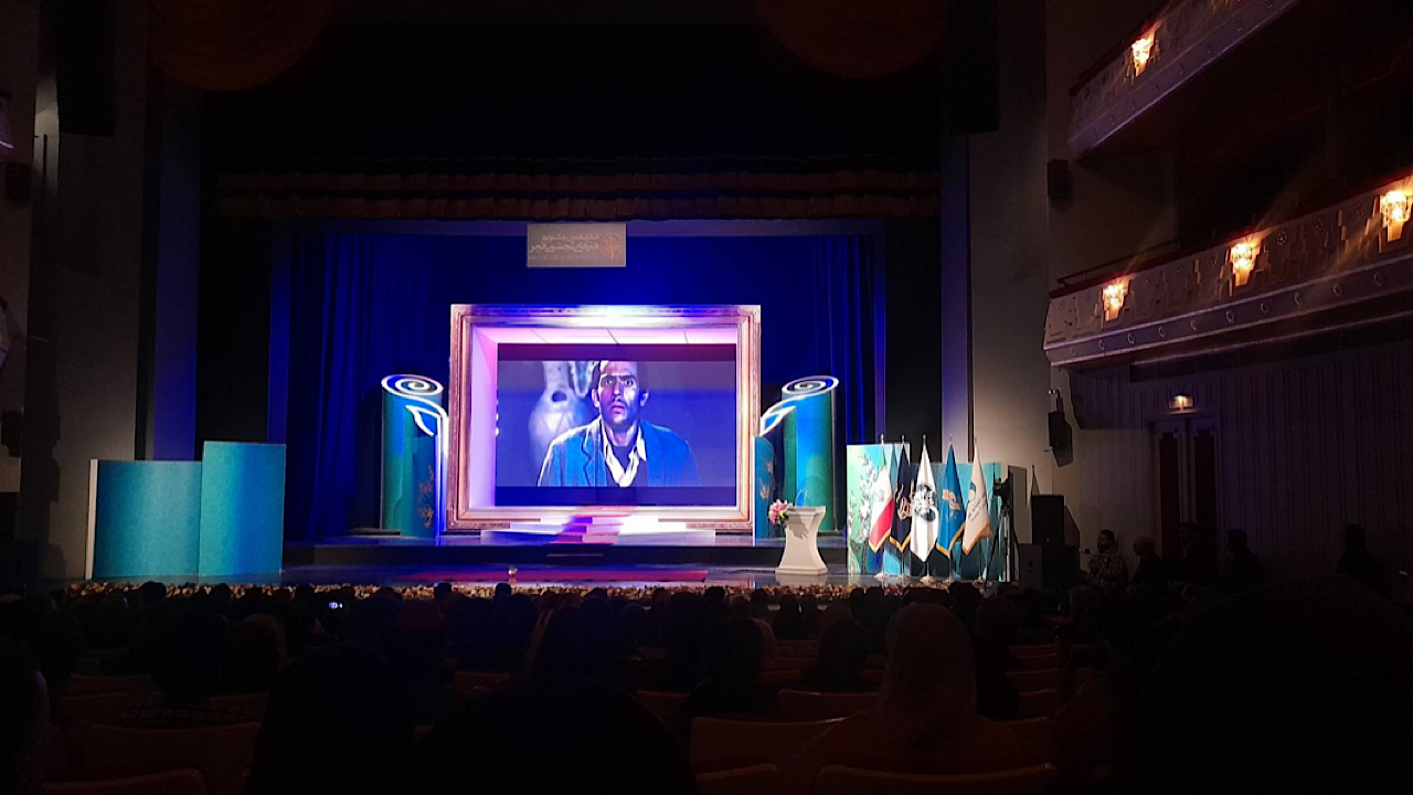 ایران در دوسالانه ونیز حضور دارد/ طوبای زرین در دست هنرمندان