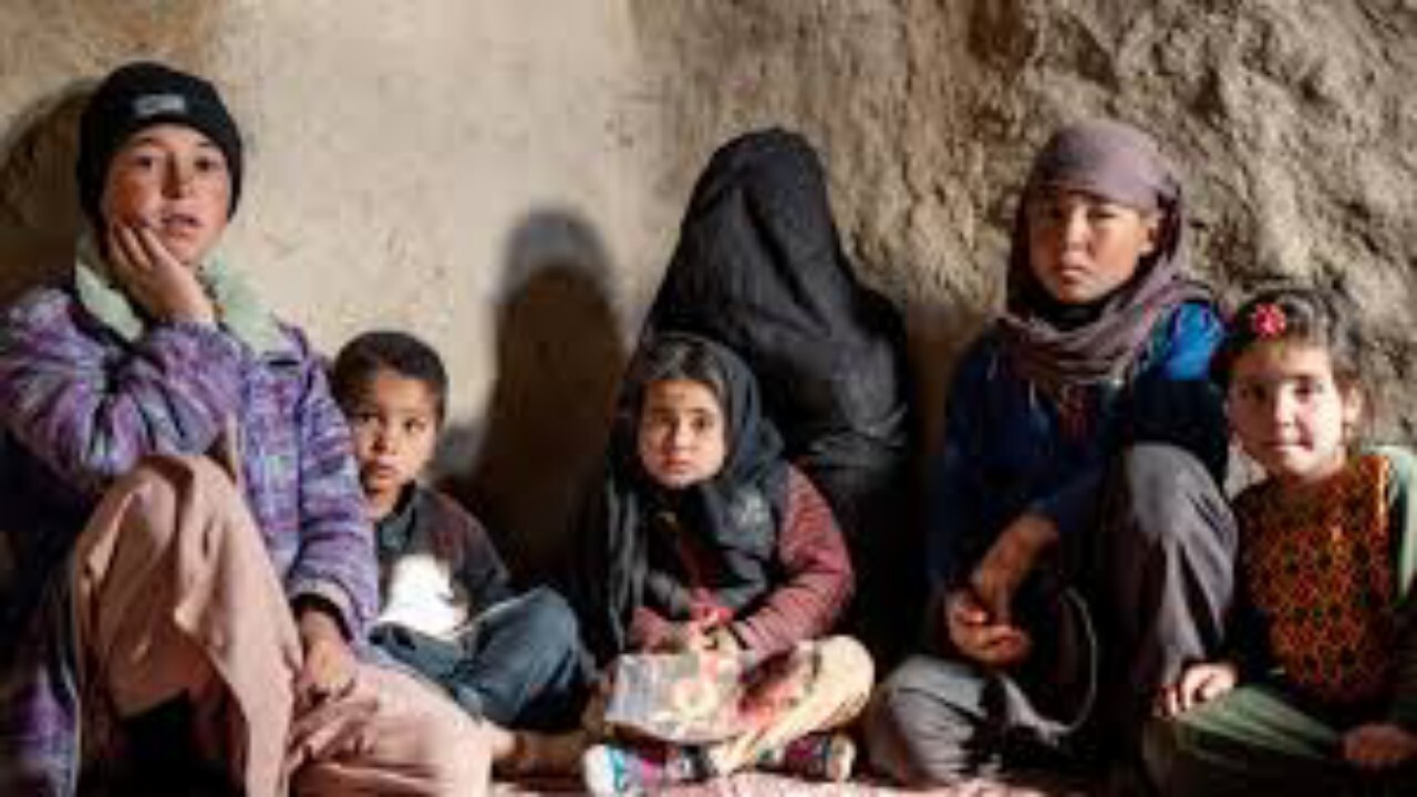 ارائه کمک های بشر دوستانه در افغانستان با کارت اعتباری