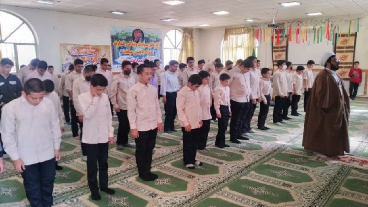 نماز در دو هزار مدرسه زنجان اقامه می‌شود