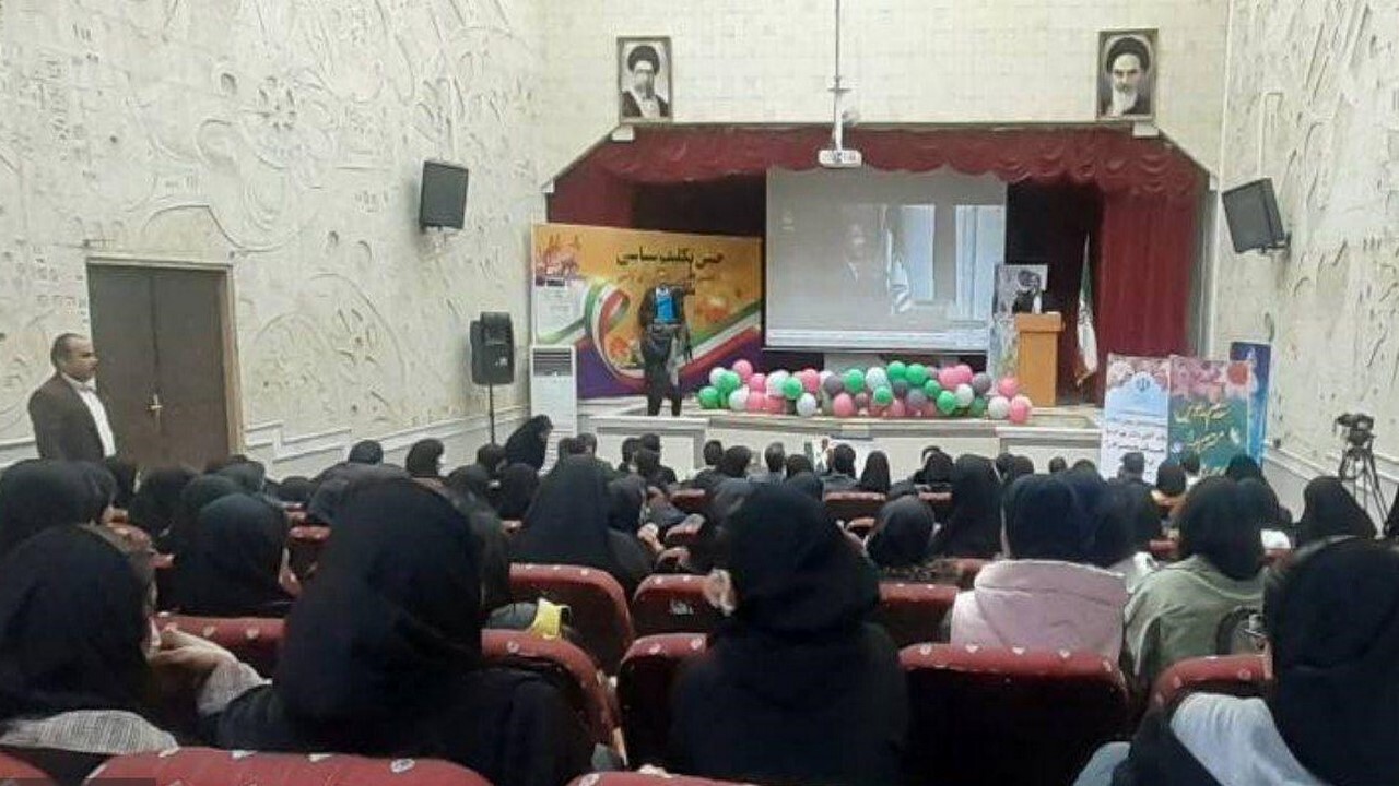 برگزاری جشن تکلیف سیاسی دانش آموزان ایلامی