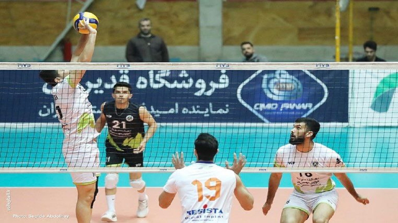 مهرگان نور در یک قدمی لیگ برتر والیبال کشور
