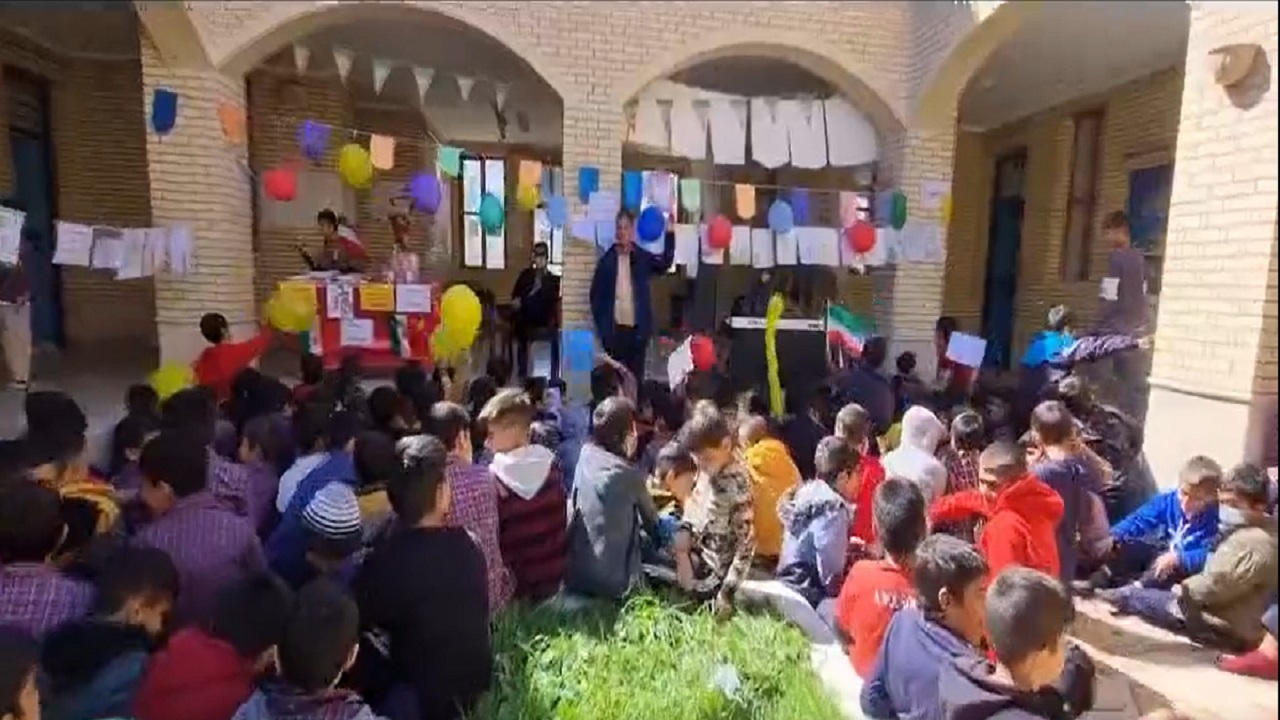 برگزاری جشن میلاد امام زمان (عج) در دبستان شهیدان اولاد فیروزآباد + فیلم