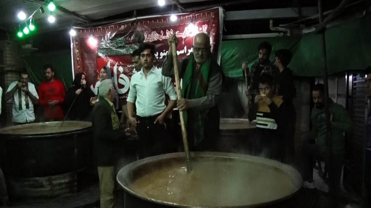 پخت سمنوی نذری به مناسبت نیمه شعبان درکاشان