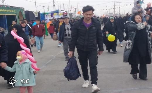 جلوه هایی از پیاده روی منتظران ظهور در قم / از عهد با امام عصر (عج) برای شرکت در انتخابات تا برپایی موکب های محور مقاومت