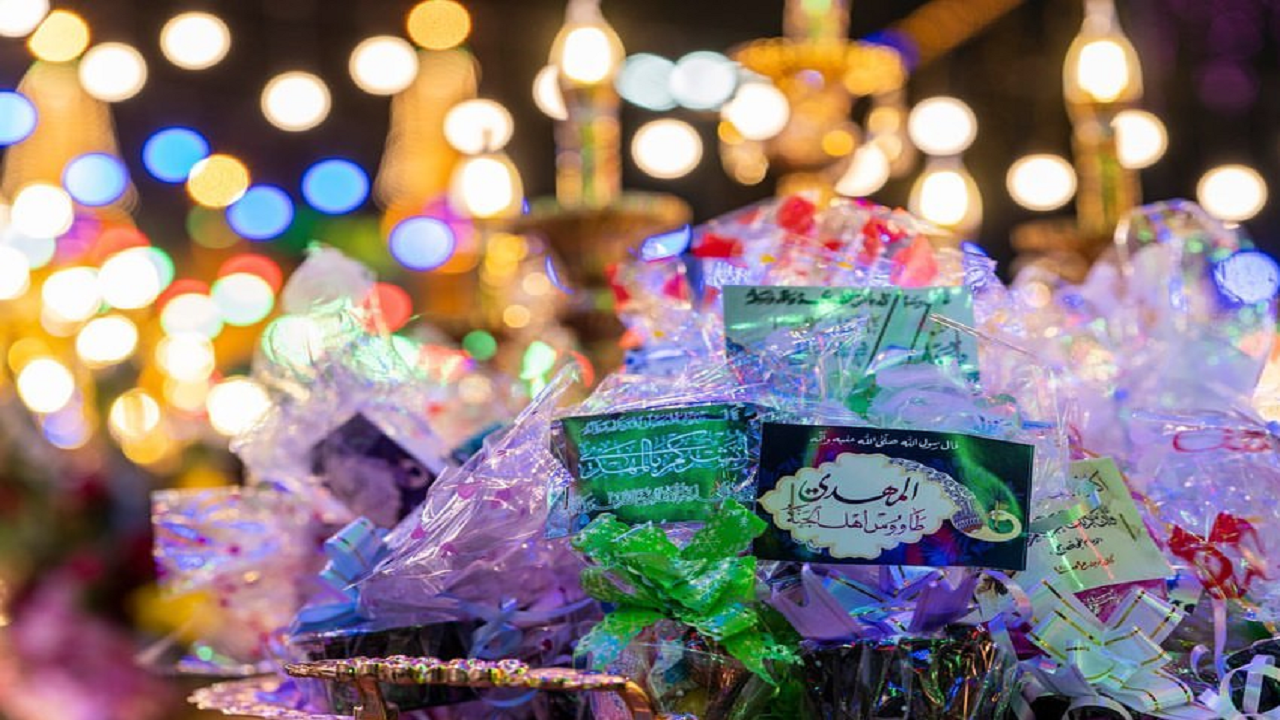 گلستان غرق جشن و سرور در شب میلاد حضرت مهدی (عج)
