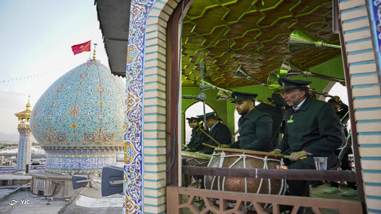 حرم شاهچراغ (ع) شادمان در شب میلاد منجی عالم بشریت