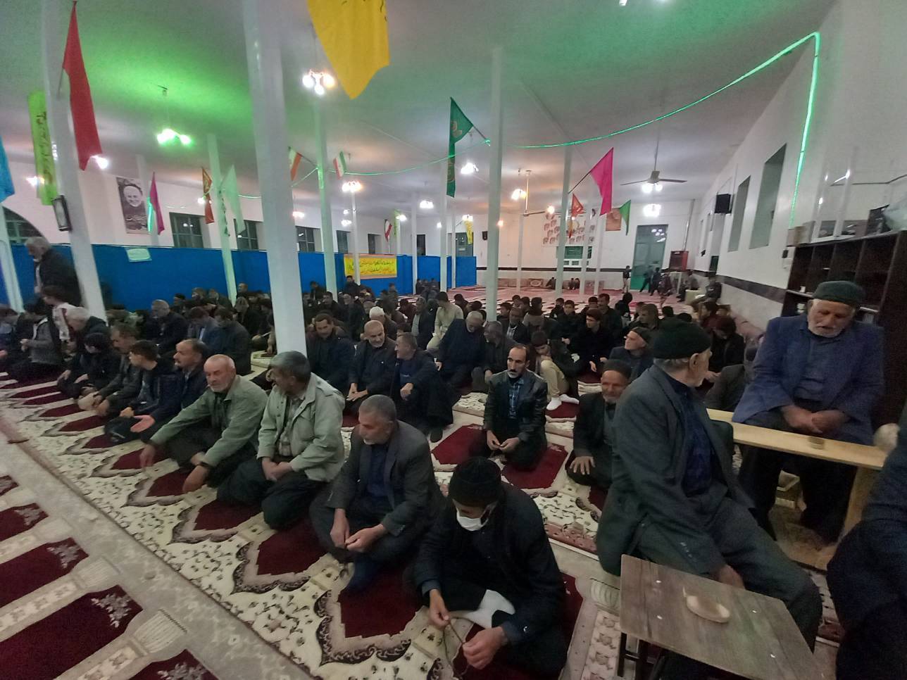 آذین بندی در مسجد به مناسبت نیمه شعبان